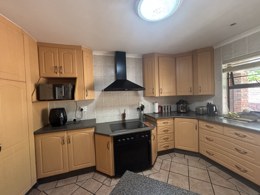 To Let 3 Bedroom Property for Rent in Summerstrand Eastern Cape
